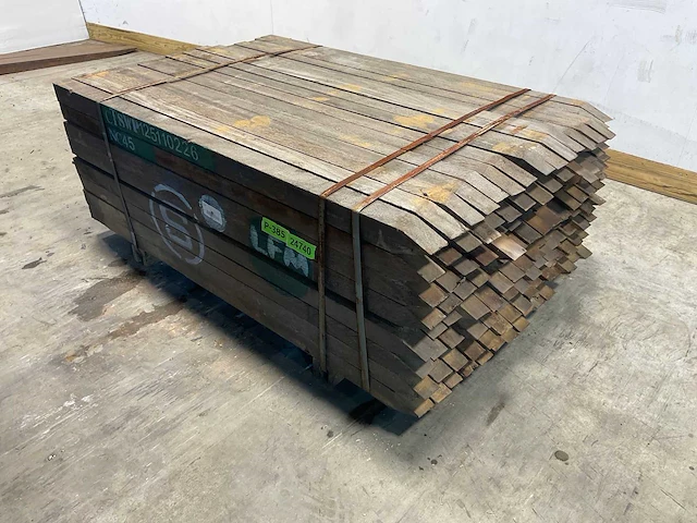 Azobé hardhouten tuinpaal fas gepunt 150x7x7 cm (128x) - afbeelding 2 van  6
