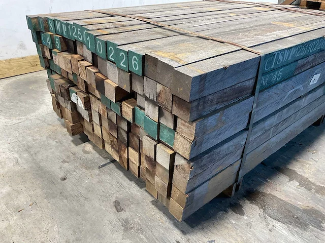 Azobé hardhouten tuinpaal fas gepunt 150x7x7 cm (128x) - afbeelding 5 van  6