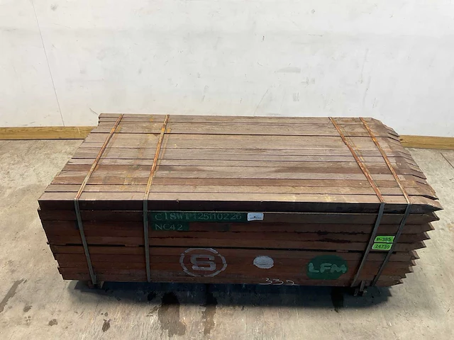Azobé hardhouten tuinpaal fas gepunt 200x6x6 cm (160x) - afbeelding 1 van  6