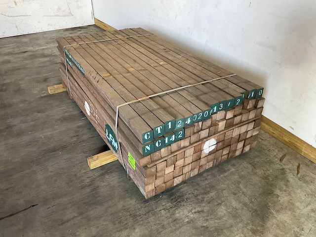 Azobé hardhouten tuinpaal fas gepunt 200x7x7 cm (120x) - afbeelding 2 van  5