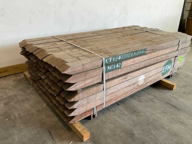 Azobé hardhouten tuinpaal fas gepunt 200x7x7 cm (120x) - afbeelding 3 van  5