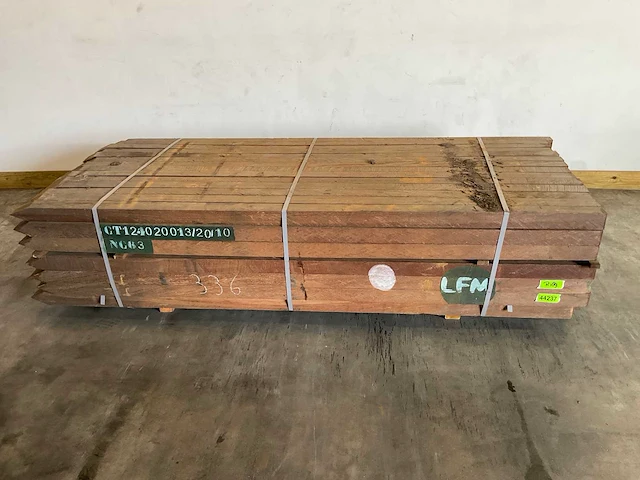Azobé hardhouten tuinpaal fas gepunt 250x7x7 cm (120x) - afbeelding 1 van  5