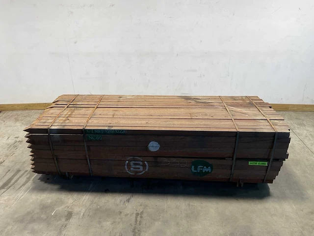 Azobé hardhouten tuinpaal fas gepunt 275x6x6 cm (160x) - afbeelding 1 van  6