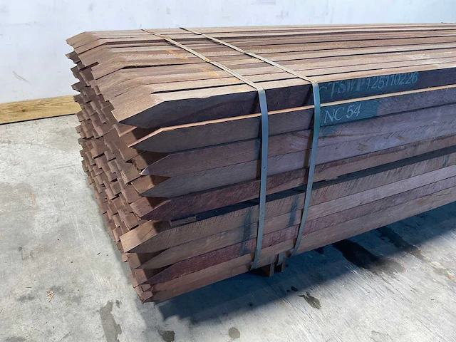 Azobé hardhouten tuinpaal fas gepunt 300x6x6 cm (160x) - afbeelding 3 van  6