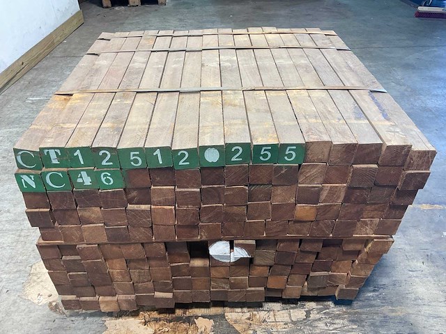 Azobé hardhouten tuinpaal gepunt 100x6x6 cm (160x) - afbeelding 6 van  8