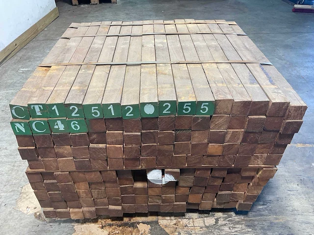 Azobé hardhouten tuinpaal gepunt 100x6x6 cm (160x) - afbeelding 6 van  8