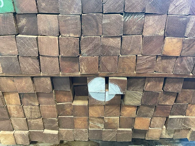 Azobé hardhouten tuinpaal gepunt 100x6x6 cm (160x) - afbeelding 7 van  8