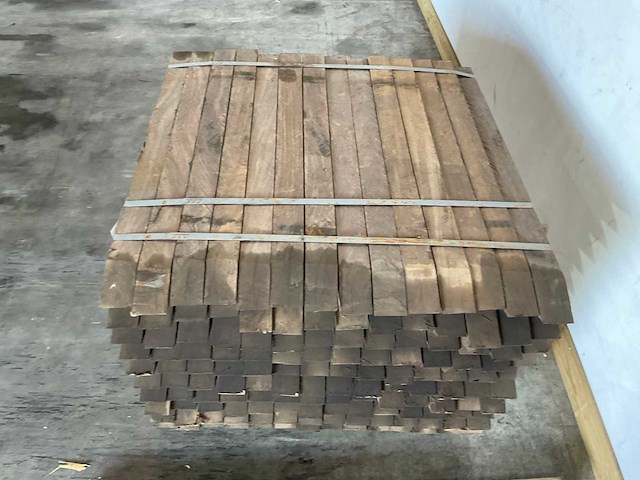 Azobé hardhouten tuinpaal gepunt 100x7x7 cm (120x) - afbeelding 4 van  5