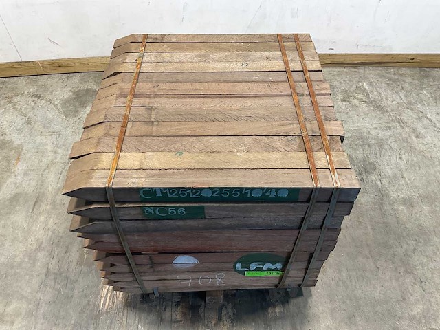 Azobé hardhouten tuinpaal gepunt 100x8x8 cm (120x) - afbeelding 2 van  5