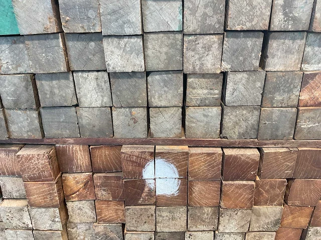 Azobé hardhouten tuinpaal gepunt 100x8x8 cm (120x) - afbeelding 5 van  6