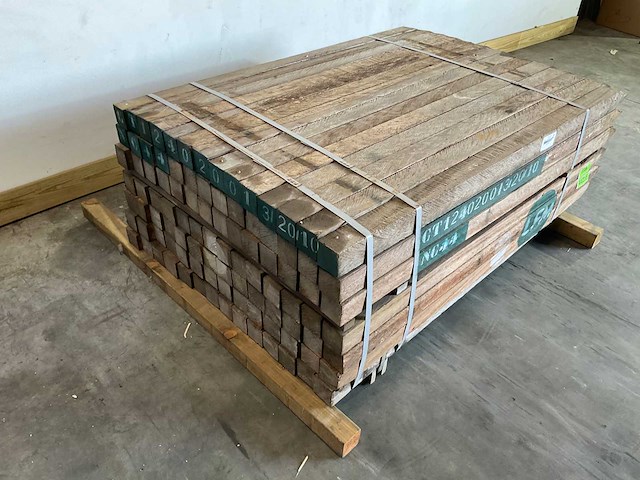 Azobé hardhouten tuinpaal gepunt 150x7x7 cm (140x) - afbeelding 2 van  5