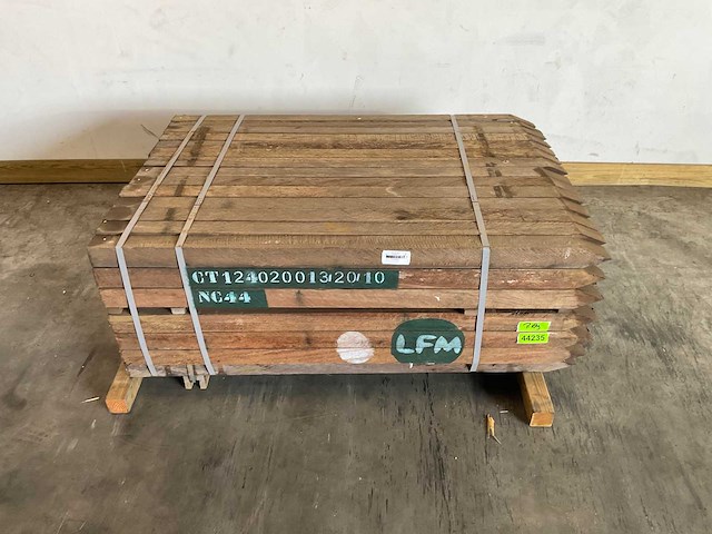 Azobé hardhouten tuinpaal gepunt 150x7x7 cm (98x) - afbeelding 1 van  4