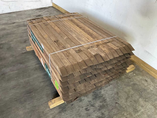 Azobé hardhouten tuinpaal gepunt 150x7x7 cm (98x) - afbeelding 3 van  5