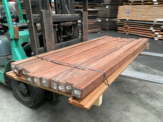 Azobé hardhouten tuinpaal gepunt 200x6,5x6,5 cm (11x) - afbeelding 13 van  15