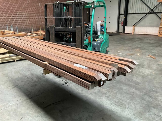 Azobé hardhouten tuinpaal gepunt 270x6,5x6,5 cm (20x) - afbeelding 1 van  10