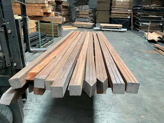 Azobé hardhouten tuinpaal gepunt 270x6,5x6,5 cm (20x) - afbeelding 7 van  10