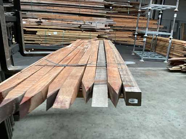 Azobé hardhouten tuinpaal gepunt 270x7x7 cm (9x) - afbeelding 12 van  13