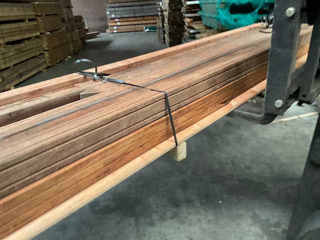 Azobé hardhouten tuinpaal gepunt 270x9x9 cm (12x) - afbeelding 2 van  11