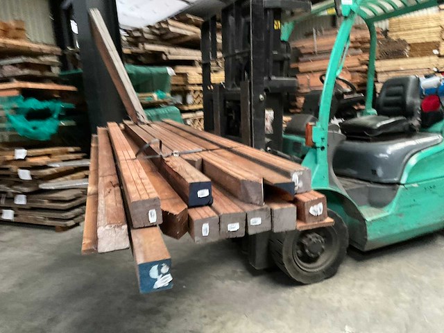 Azobé hardhouten tuinpaal gepunt 270x9x9 cm (12x) - afbeelding 1 van  11