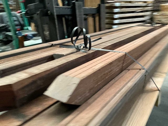 Azobé hardhouten tuinpaal gepunt 270x9x9 cm (12x) - afbeelding 9 van  11