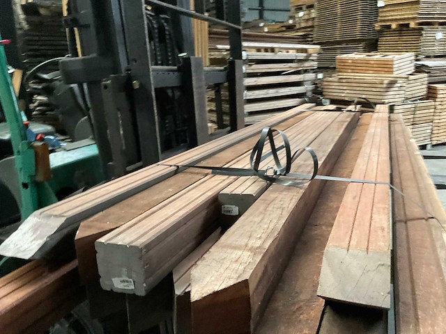 Azobé hardhouten tuinpaal gepunt 270x9x9 cm (12x) - afbeelding 10 van  11