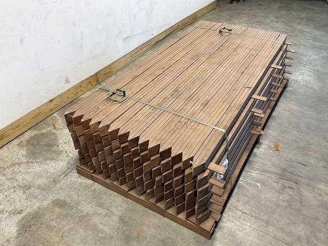 Azobé paal geschaafd gepunt 200x6,5x6,5 cm (84x) - afbeelding 3 van  5