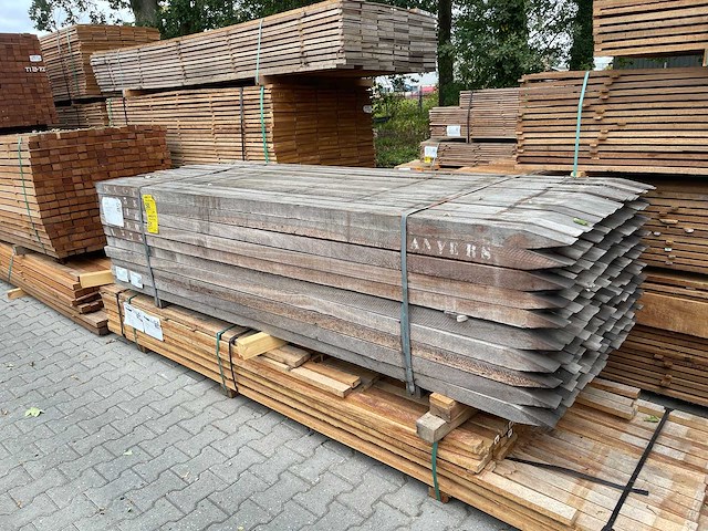 Azobe palen fijnbezaagd gepunt 2750x60x60mm (60x) - afbeelding 2 van  3