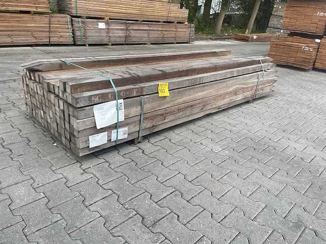 Azobe palen fijnbezaagd gepunt 2750x60x60mm (96x) - afbeelding 2 van  4
