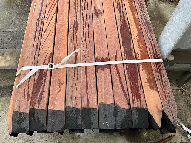 Azobé palen geschaafd 2750x65x65 mm (21x) - afbeelding 1 van  4