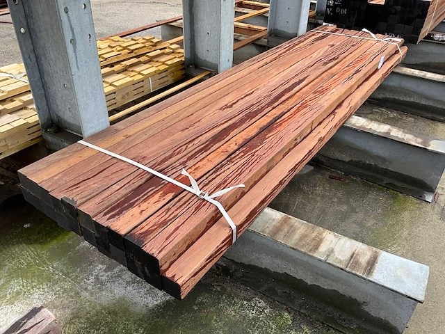 Azobé palen geschaafd 2750x65x65 mm (21x) - afbeelding 2 van  4