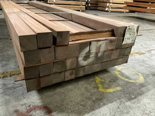 Azobe palen geschaafd 85x85 mm (39x) - afbeelding 2 van  6
