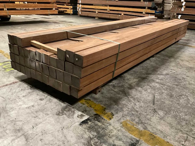 Azobe palen geschaafd 85x85 mm (39x) - afbeelding 3 van  6