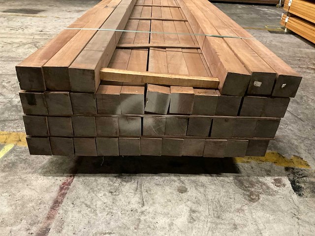 Azobe palen geschaafd 85x85 mm (39x) - afbeelding 4 van  6