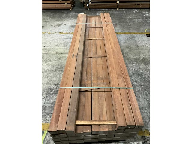 Azobe palen geschaafd 85x85 mm (39x) - afbeelding 5 van  6