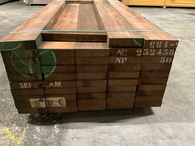 Azobe planken 50x200 mm (48x) - afbeelding 1 van  3