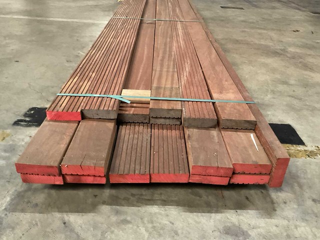 Azobe vlonderplanken 45x140 mm (18x) - afbeelding 1 van  4