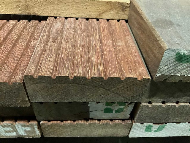 Azobe vlonderplanken 45x140 mm (24x) - afbeelding 6 van  6