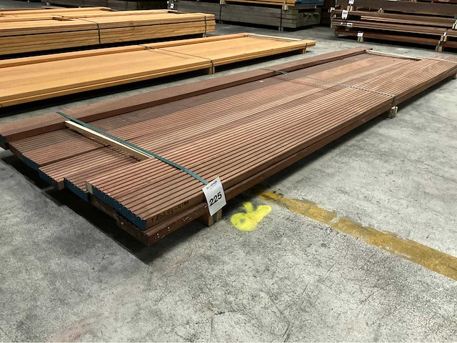 Azobé vlonderplanken met antislip 35x140 mm (10x) - afbeelding 1 van  3
