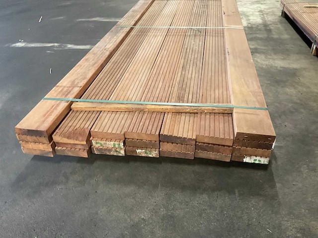 Azobé vlonderplanken met antislip 35x140 mm (23x) - afbeelding 2 van  6