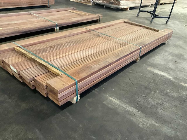 Azobé vlonderplanken met antislip 35x140 mm (23x) - afbeelding 3 van  6