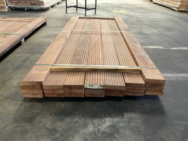 Azobé vlonderplanken met antislip 35x140 mm (23x) - afbeelding 4 van  6
