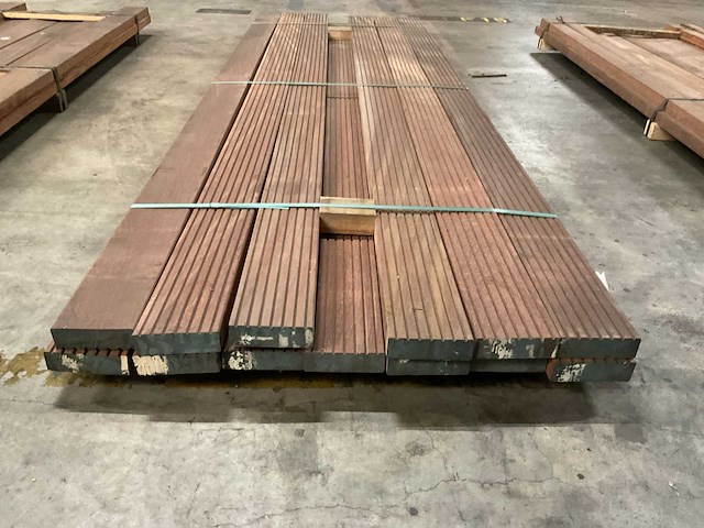 Azobé vlonderplanken met antislip 45x140 mm (13x) - afbeelding 1 van  3