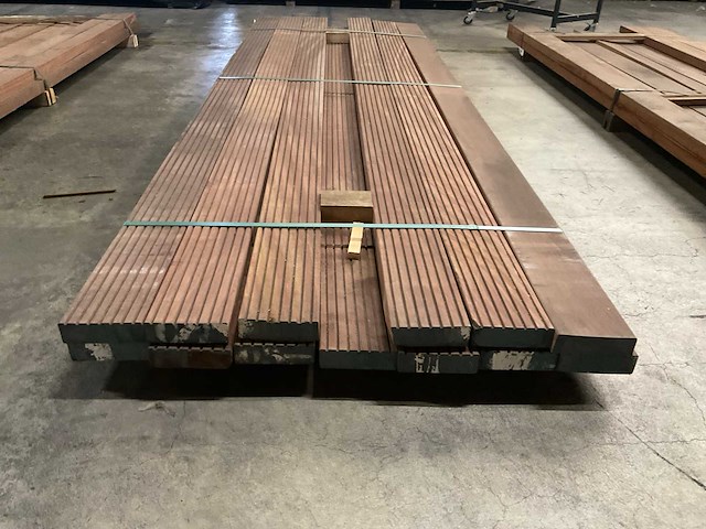 Azobé vlonderplanken met antislip 45x140 mm (13x) - afbeelding 2 van  3