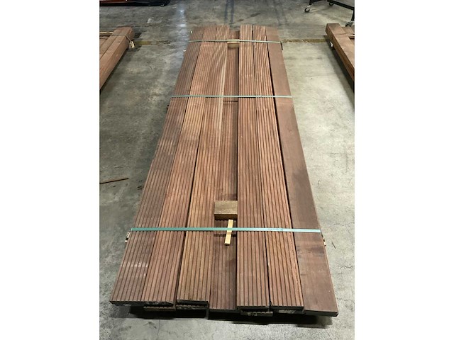 Azobé vlonderplanken met antislip 45x140 mm (13x) - afbeelding 3 van  3