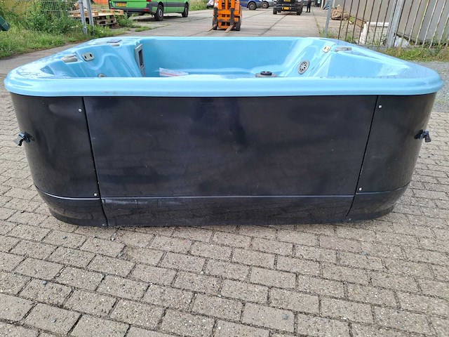 Azur spa 4 persoons amerikaanse jacuzzi en buitenspa - afbeelding 4 van  27