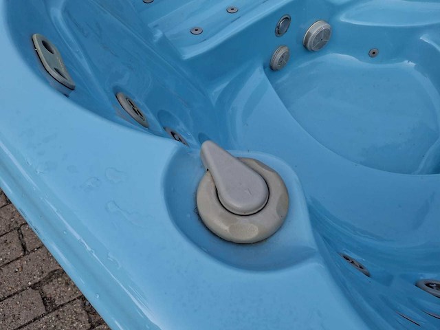 Azur spa 4 persoons amerikaanse jacuzzi en buitenspa - afbeelding 14 van  27