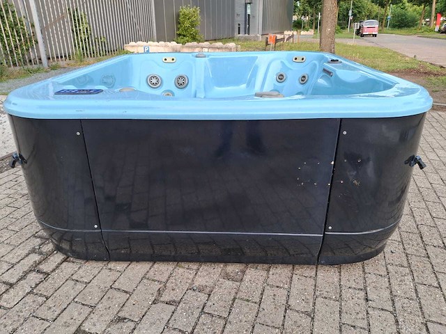 Azur spa 4 persoons amerikaanse jacuzzi en buitenspa - afbeelding 3 van  27