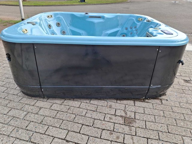 Azur spa 4 persoons amerikaanse jacuzzi en buitenspa - afbeelding 8 van  27