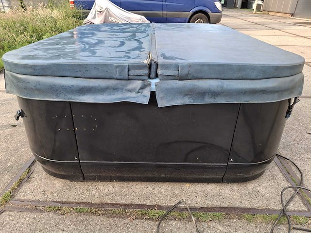 Azur spa 4 persoons amerikaanse jacuzzi en buitenspa - afbeelding 25 van  27