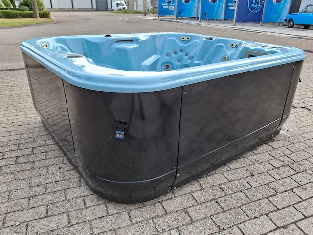 Azur spa 4 persoons amerikaanse jacuzzi en buitenspa - afbeelding 7 van  27